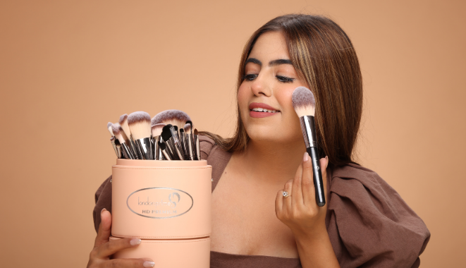 What is a Kabuki Brush and How to Use it?